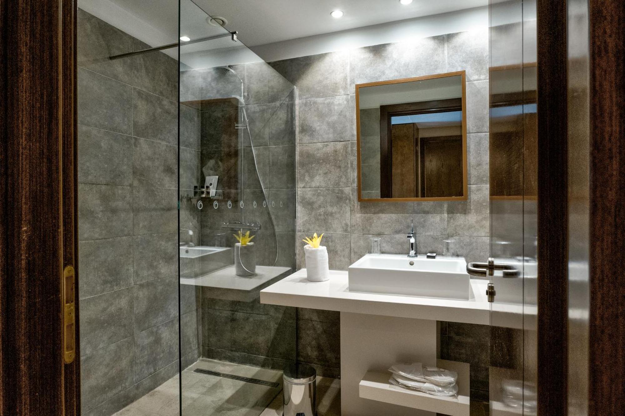 Hotel La Cigale Tabarka Exterior foto Bathroom